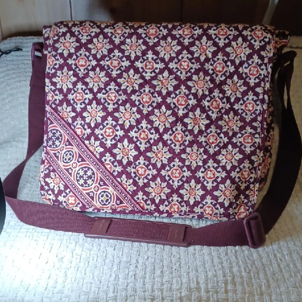 Nera Bradley Medallion Laptop Bag